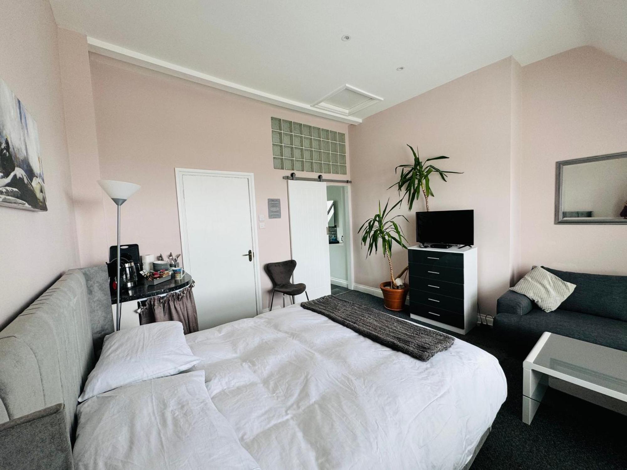 Penthouse Suite, Sea View, Close To Shops, Beach And Train St Leonards-on-Sea Extérieur photo